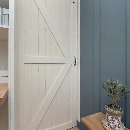 Cozy With Air Conditioning Near Plac Wolności By Renters