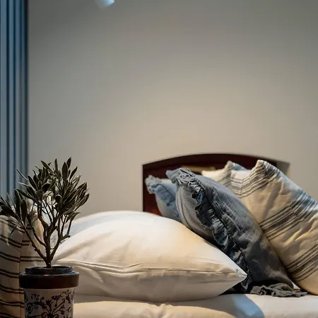 Apartment Cozy With Air Conditioning Near Plac Wolnosci By Renters