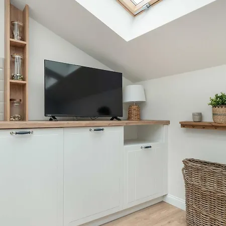 Cozy With Air Conditioning Near Plac Wolnosci By Renters Apartamento