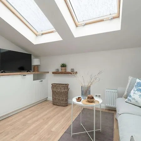 Apartment Cozy With Air Conditioning Near Plac Wolnosci By Renters *