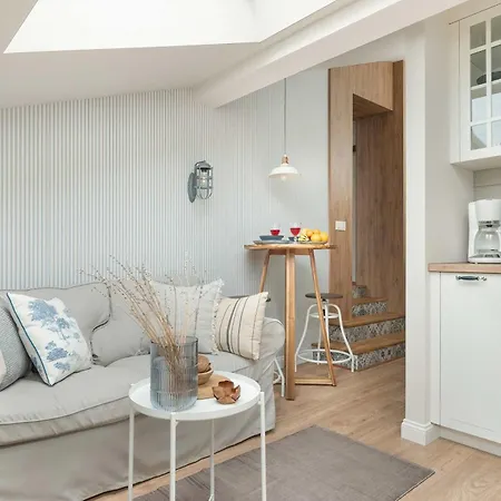Cozy With Air Conditioning Near Plac Wolnosci By Renters Apartment