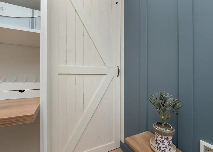 Cozy With Air Conditioning Near Plac Wolnosci By Renters