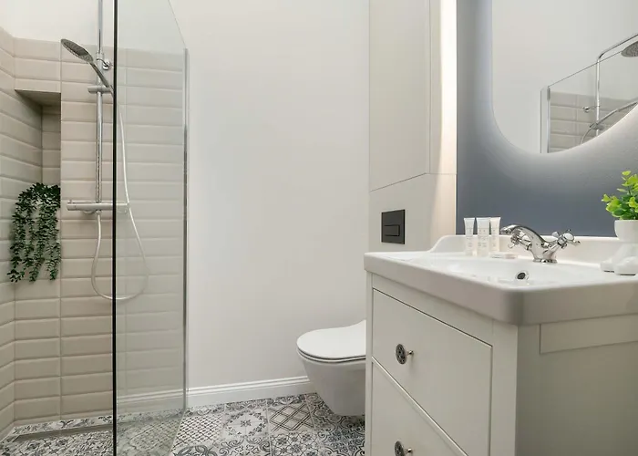 Cozy With Air Conditioning Near Plac Wolnosci By Renters Apartmán *