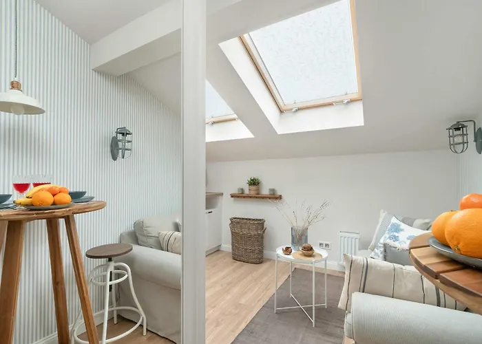 Cozy With Air Conditioning Near Plac Wolnosci By Renters Lodž